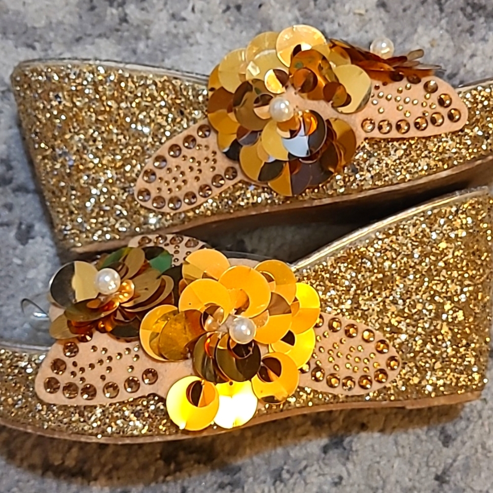 Smfb wedges Gold with sequins and studs. 3.5" heel, length of shoe is 8".